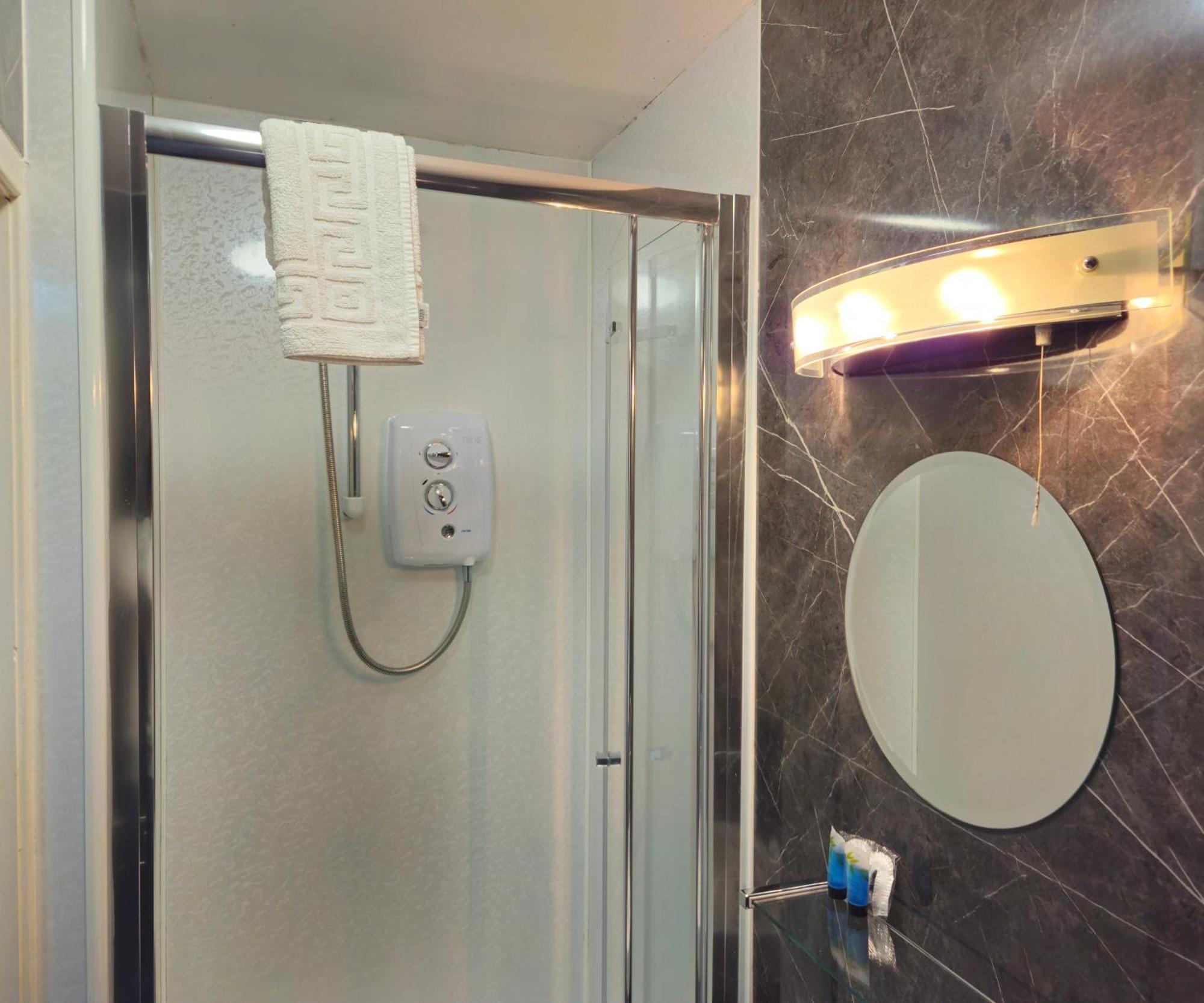 סלקירק The County Hotel - Self Check-In, Ultra Fast Wi-Fi, Free Parking, Central Location מראה חיצוני תמונה