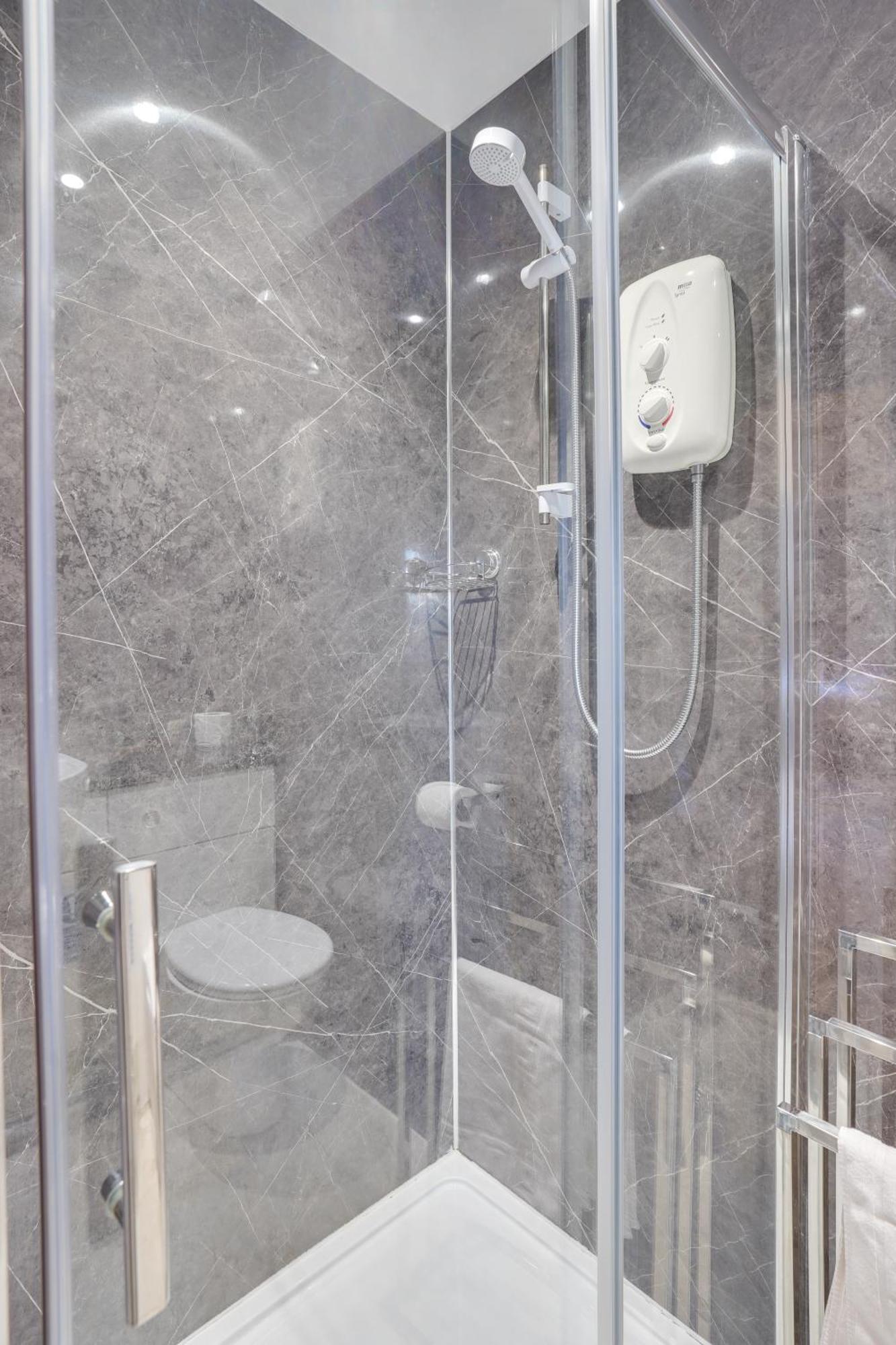 סלקירק The County Hotel - Self Check-In, Ultra Fast Wi-Fi, Free Parking, Central Location מראה חיצוני תמונה